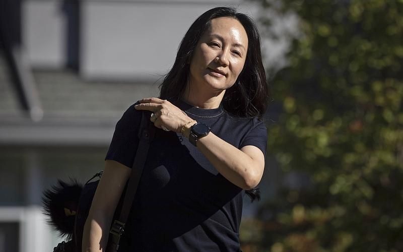 运动鞋|孟晚舟罕见咧嘴笑!扎头发无惧露发际线,穿“鸿星尔克”太抢镜