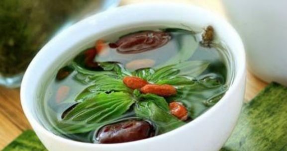 尿酸过高|车前草有妙用，治疗关节炎只是其一，中老年犯的大病小病全靠它