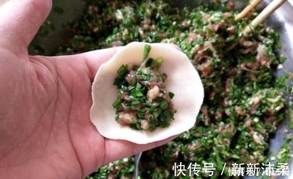 饺子馅|拌饺子馅，很多人不懂先放盐还是先放油，难怪饺子不好吃！