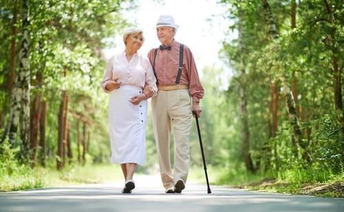 慢性疾病|长期散步对身体好吗？医生：50岁之后，常做这3件事或比散步好