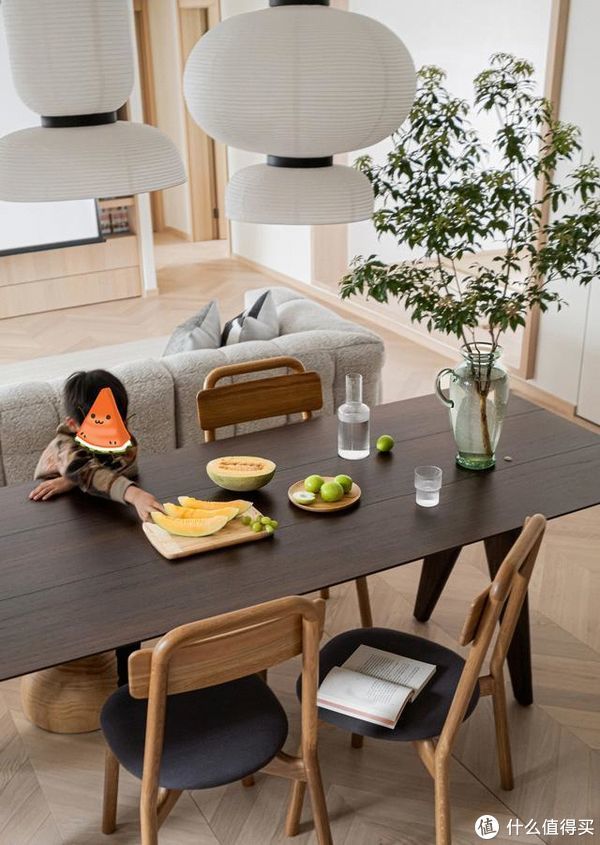 衣柜|成都夫妇155㎡的家,仅凭一个客厅就圈粉无数,不要电视墙太香了