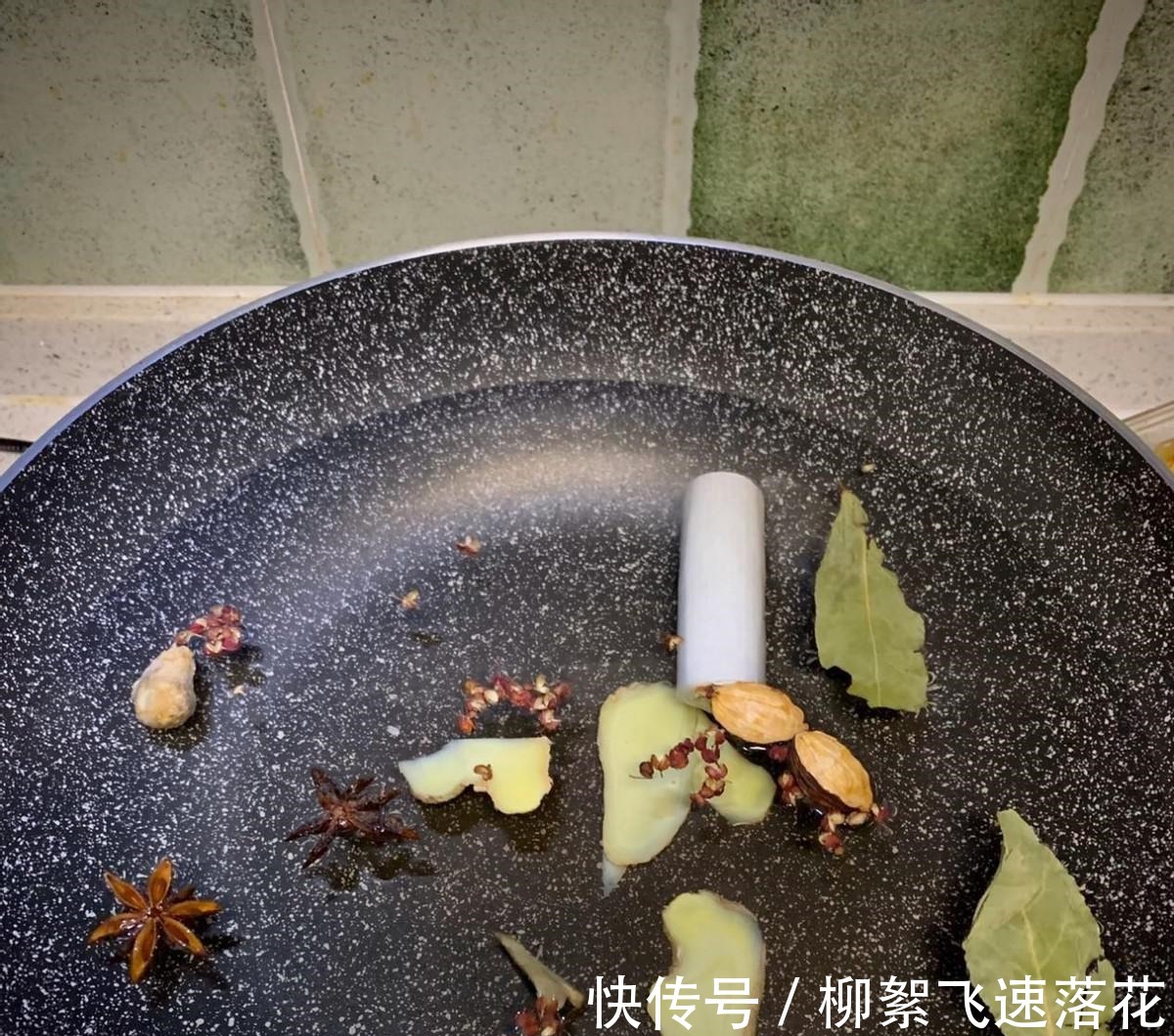 火爆肥肠经典川菜，香辣过瘾，好吃停不下来！