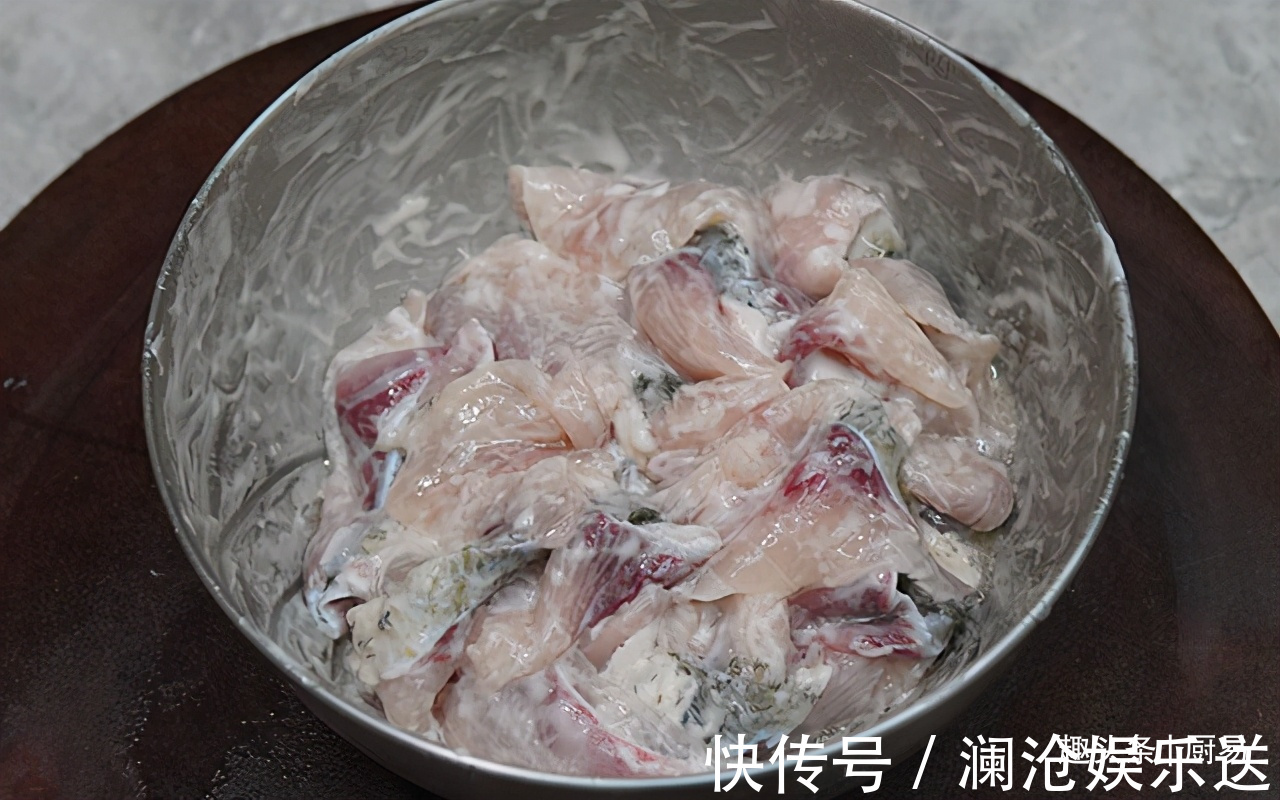 鱼片|川味水煮鱼怎么做才好吃,分享详细制作步骤,肉质鲜嫩,不腥不碎