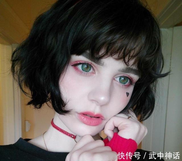二次元|国外新晋美妆萝莉靠“鼻头光”妆容走红,简直就是真人版的洋娃娃