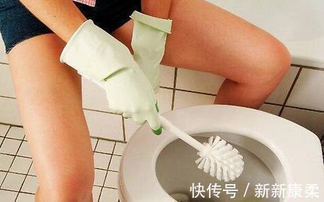 招财猫|闺蜜家从不刷马桶,却没有发黄和臭味,偷学发现用一招就能搞定
