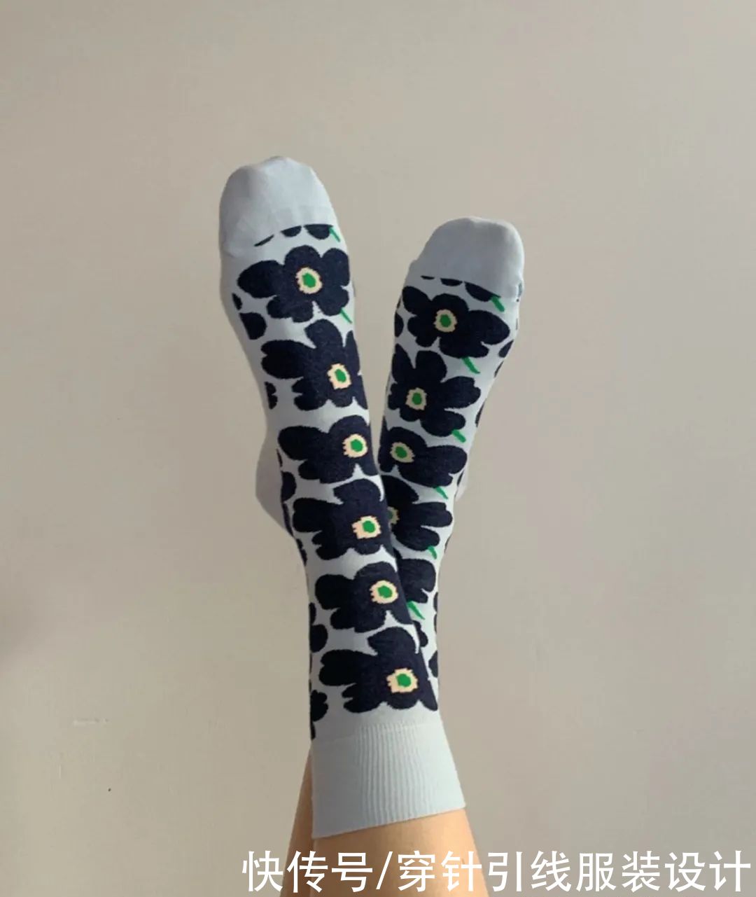 别忽略袜子这个小细节,它能让你时髦翻倍