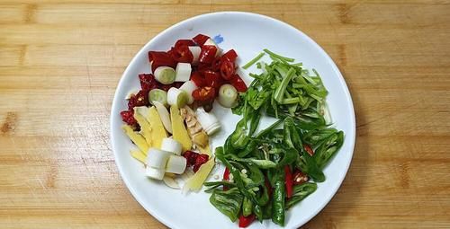 鸡杂试试这样炒来吃，口感脆嫩一点不老，味道香辣好吃，特下饭