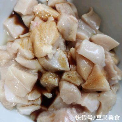 家常菜|#巨下饭的家常菜#香干火腿炒鸡丁