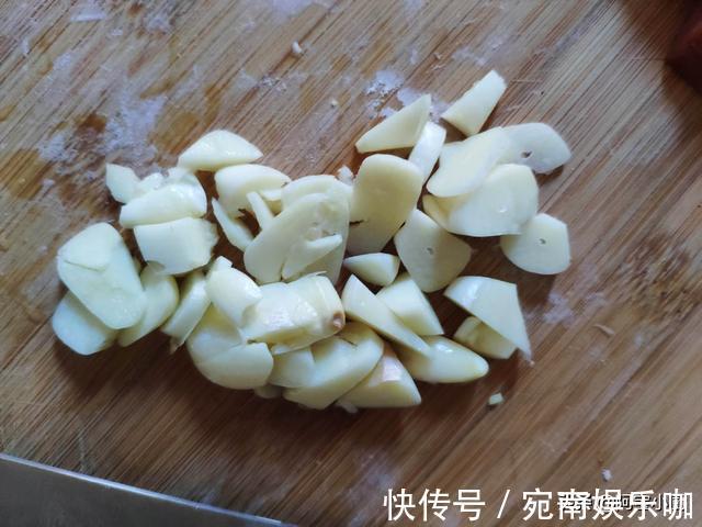 黄瓜|家里做菜剩余的边角料，利用好，转身成为简单好吃美味的炒四丁