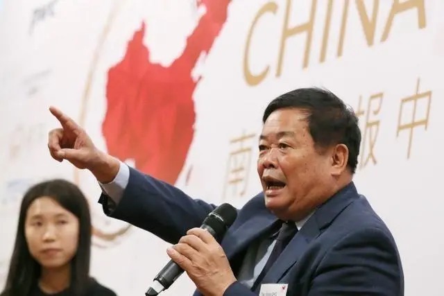 反倾销|为什么同样是行业翘楚,美国敢对任正非的华为下手,而迟迟不敢动曹德旺的福耀玻璃?