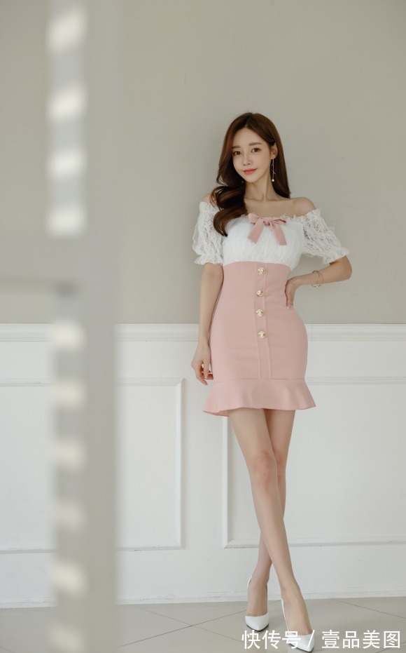 时尚搭配|女神孙允珠的时尚搭配:晚晴曦风白杏春桃枝雪抹肩裙