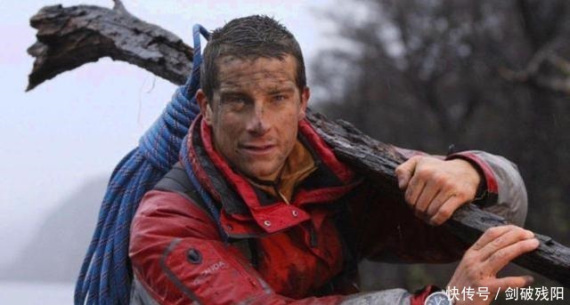 蛇虫鼠蚁 盘点《荒野求生》里的错误示范,贝爷这样做没事,你这么干就完了