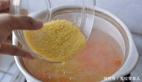 清水|煮小米粥,只会清水煮可不行,教你几招小技巧,米粥香浓米油多