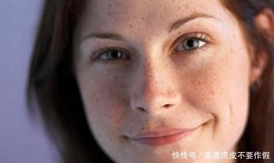 牛奶|皮肤科主任：牛奶配上它，睡前喝一点，脸白嫩了，色斑绕开走