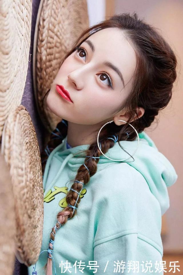 告别冬季沉闷,娜扎热巴都在画彩色眼线,个性又吸睛,时髦精必备