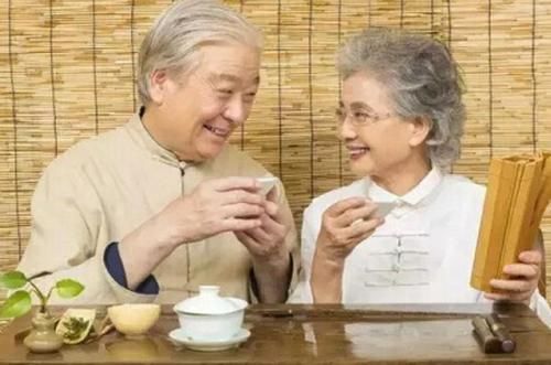 人到中年|“人到中年,想要身体健康,三种茶叶不喝”,是什么意思?