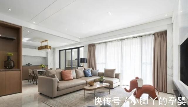 客厅|你家客厅还是沙发+茶几?早过时了,现在都这样装!