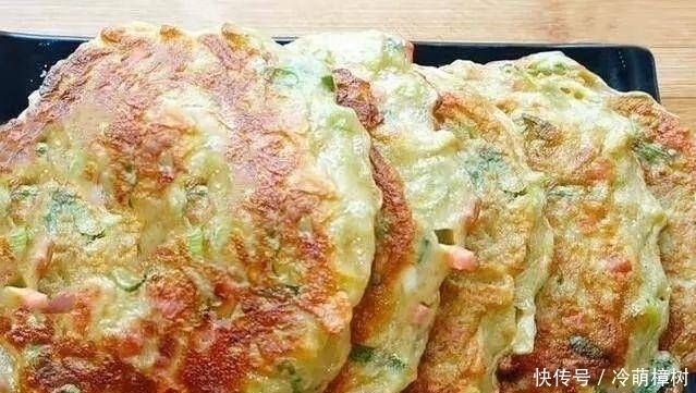 2个鸡蛋2个茄子,10分钟让早餐饼变得又软又壮