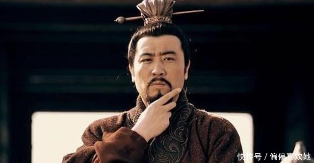 犹豫|曹操犹豫是否处死吕布时，身旁明明站着郭嘉，为何偏要问刘备