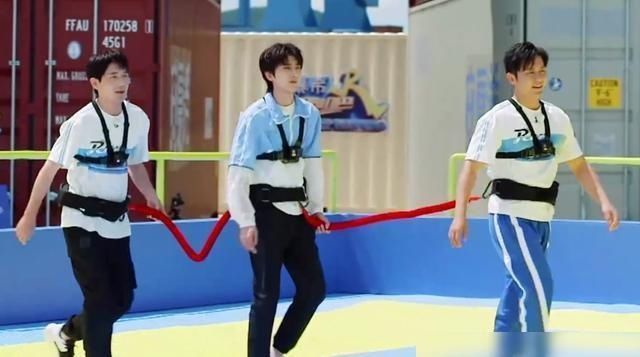 好兄弟 当全队要逮捕陈立农时,看到蔡徐坤的动作,真的是满屏写着拒绝