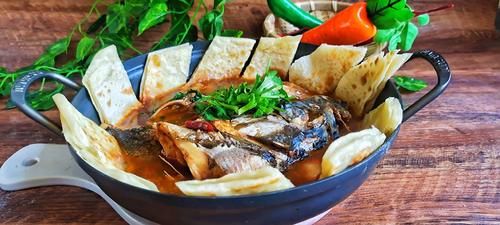  鱼头|秋冬这样吃，菜饭一锅出~鱼头泡饼