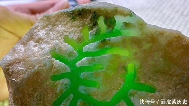 真假|如何鉴定出翡翠原石的真假与辨别翡翠原石的好坏?