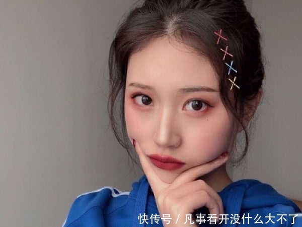 女生不想脸蛋“越来越大”?3个坏习惯趁早改,不然桃花绕道走