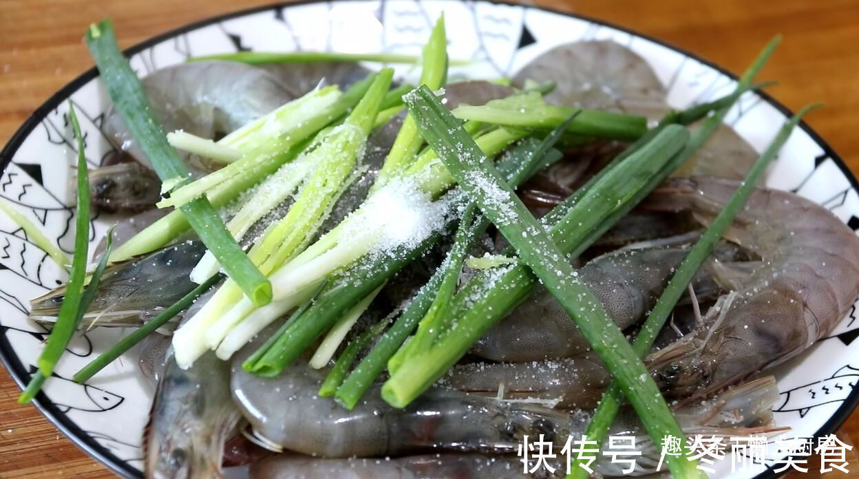 教你大虾超有食欲的做法,外皮酥脆,肉质细嫩,来一盘解馋