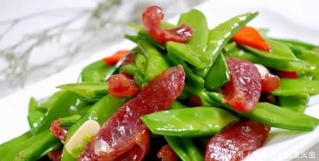炒荷兰豆时,切记不要直接下锅炒!教你一招,翠绿爽口又入味