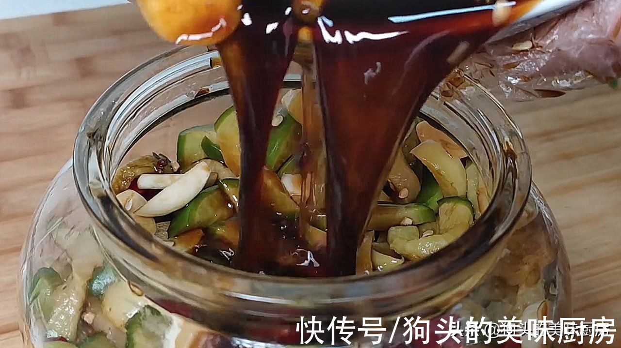 老爸教我的祖传腌萝卜配方，做法简单好储存，又香又脆，太好吃了