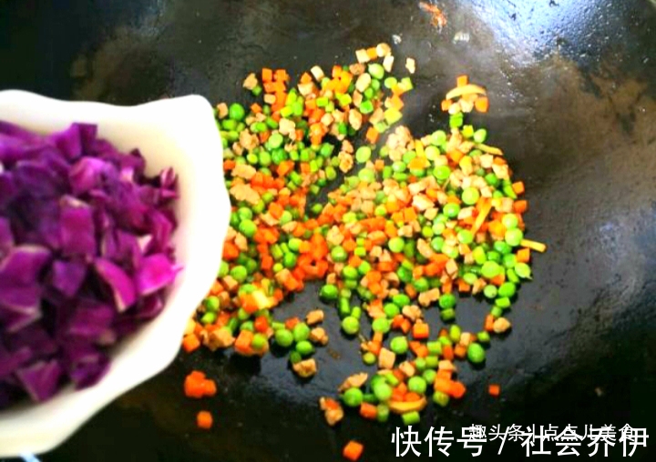 小碗|玉米面搭配各种时蔬，做出既有颜值营养又均衡玉米小碗，口感超棒