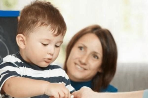 孩子|如果孩子从小有这4种表现,说明长大后会很爱妈妈,你就偷着乐吧