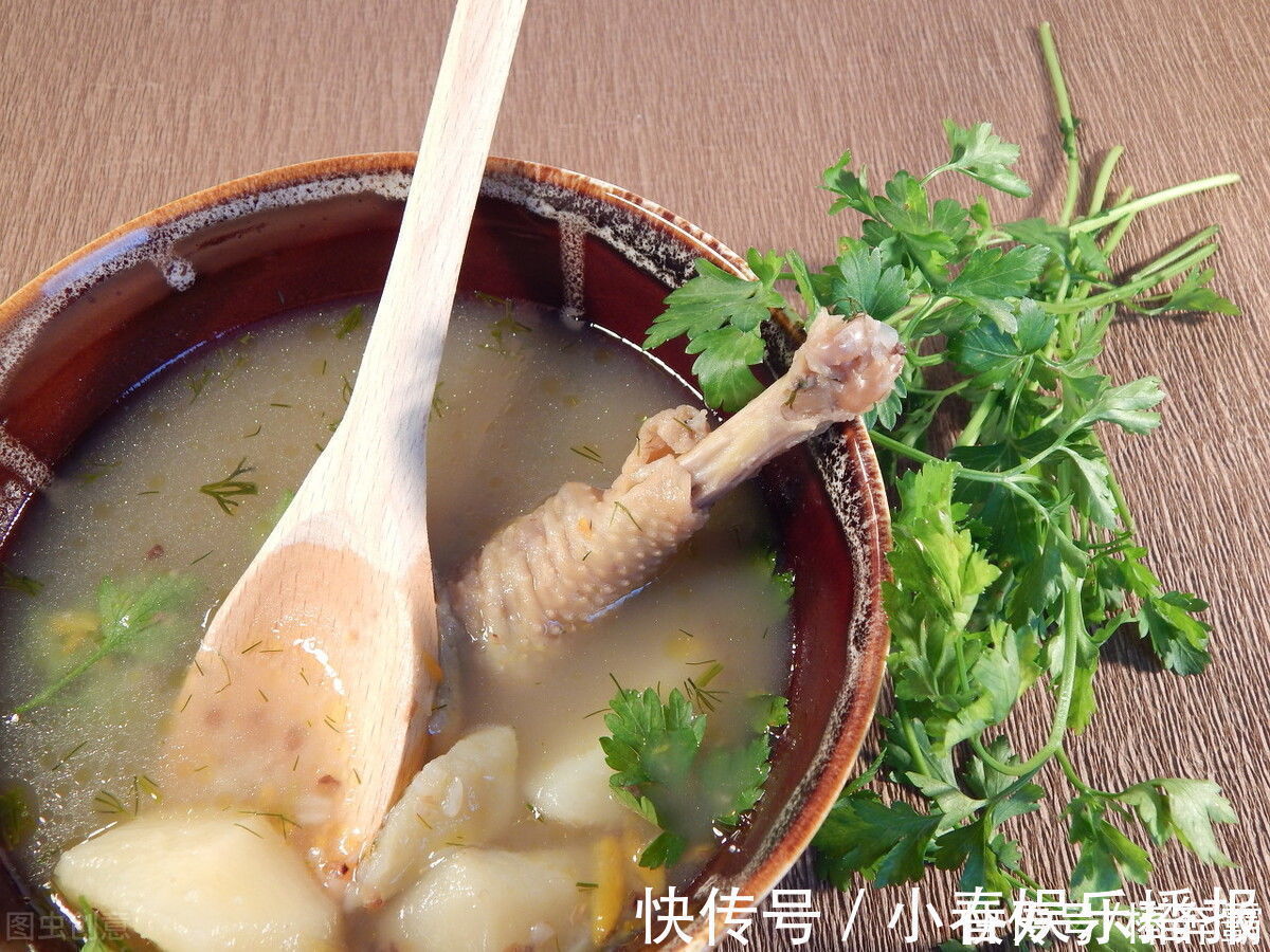 河里长不大的野味，水草处最多，过去一晚捞十几斤，现在一斤难寻