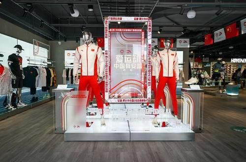 鸿星尔克vs安踏|鸿星尔克VS安踏，“国货品牌”谁更胜一筹？这次我站鸿星尔克