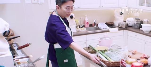  做客|有毒，近来杨迪家做客，可怜无助，一脸尴尬