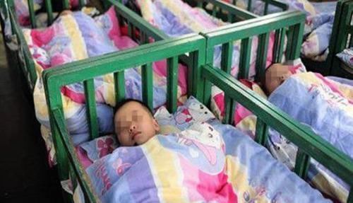 这首歌|幼儿园放学,孩子重复哼唱“一首歌”,妈妈听清歌词后找老师算账