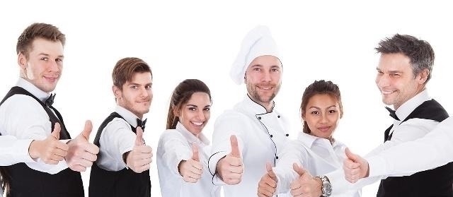 去饭店吃饭，不看菜单，直接点这4道菜的人，服务员：行家来了