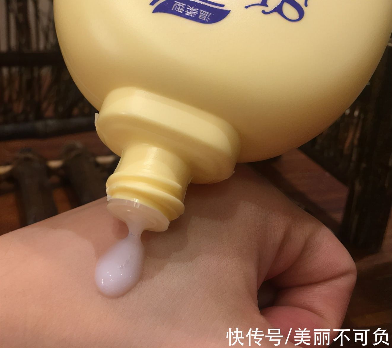 护肤品 女人别舍不得保养,身边这些“不起眼”的护肤品,效果挺好还不贵