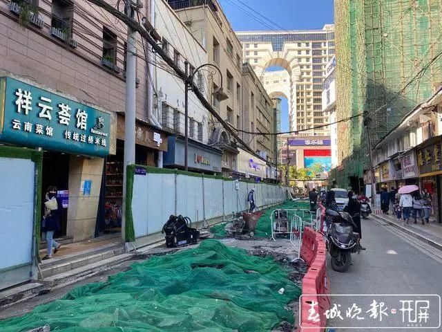 工地挖出清末民初青石板路遗迹……就在昆明市中心这条老街地下