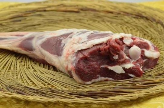 买羊肉，选山羊还是绵羊肉？养殖户告诉你：买错就是白花钱