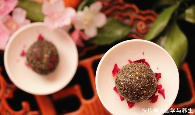 冬天常吃黑芝麻丸，教你三黑配方，不用九蒸九晒，做法太简单了