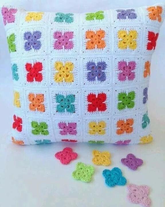 零线太多别浪费,试试钩一钩拼花抱枕,在家非常好用!附图解