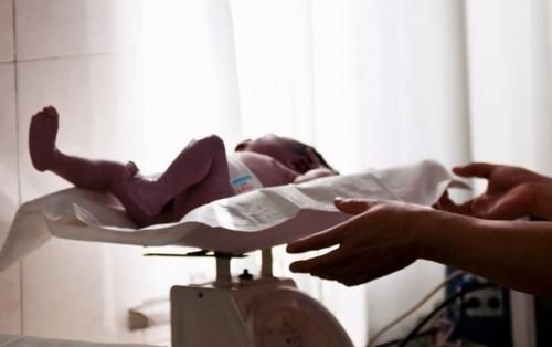 宝妈|宝宝出生后的十多分钟里,有4个环节紧密相扣,孕妈尽量提前了解