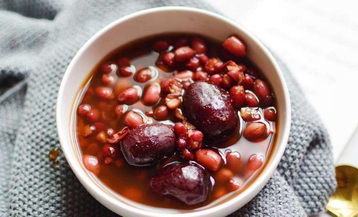 四红汤|冬天又冷又干，女人记得多吃这4种食物，越吃气色越好，显年轻