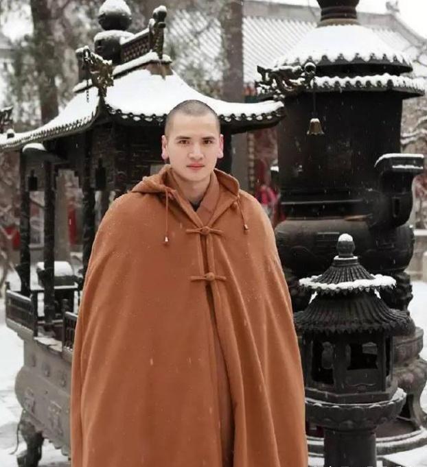 中国“最帅和尚”,富婆砸400万法拉利疯狂追求,他却果断拒绝