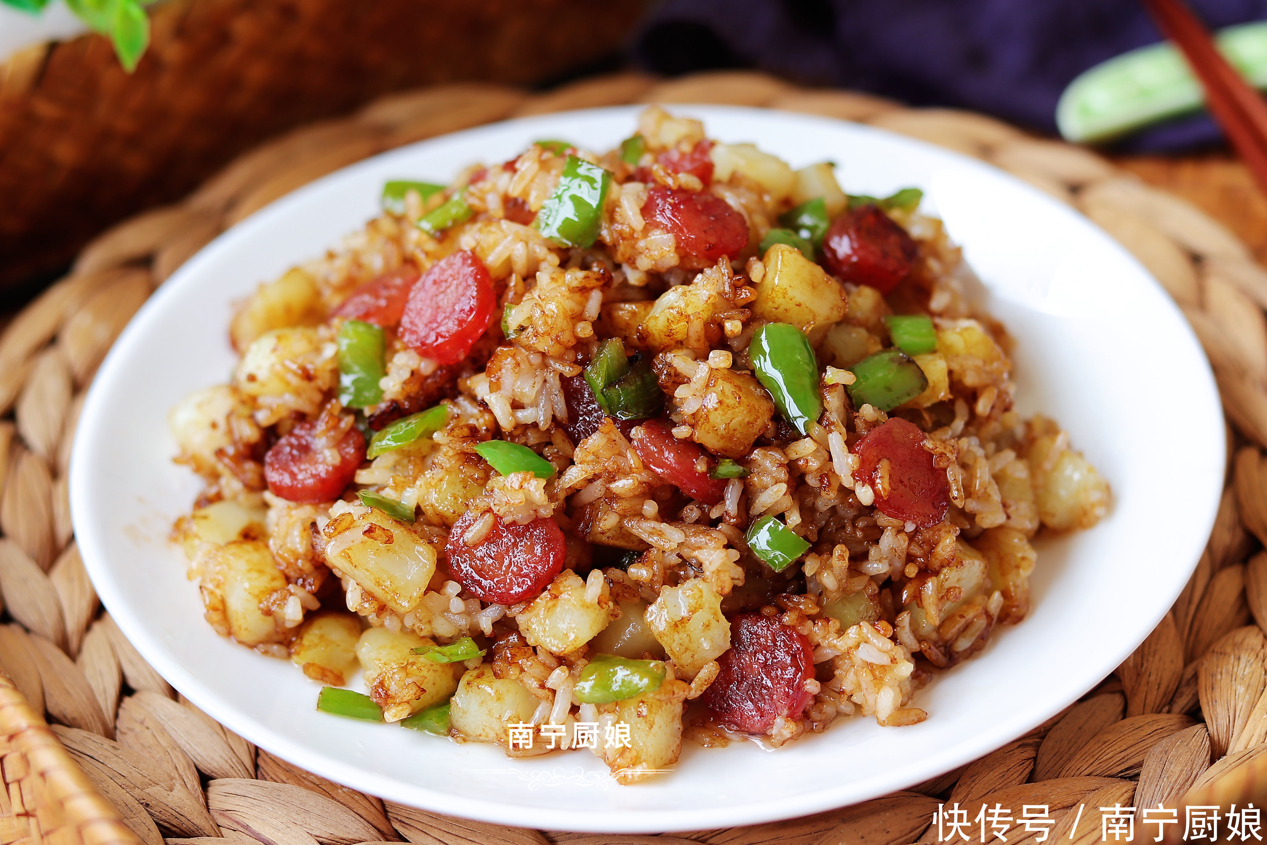 腊味炒饭我只服这做法,做法简单又美味,我家一周连吃7次不嫌腻