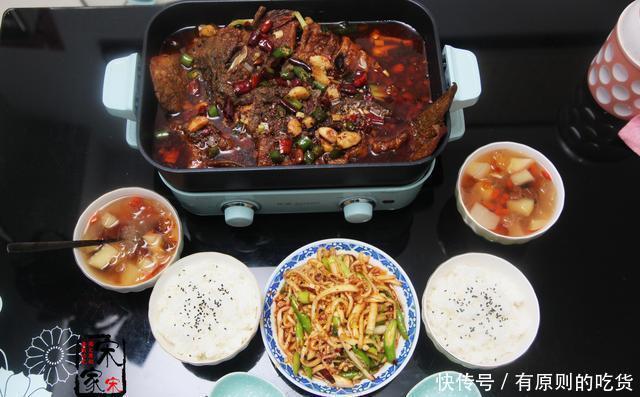 晚餐,老婆花50元做了2菜1汤,发到朋友圈,朋友我娶的是祖宗