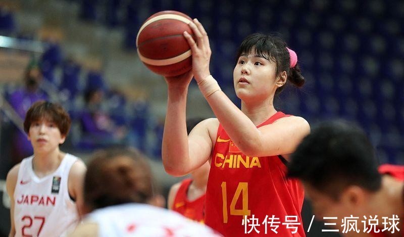 李月汝|女篮国手和CBA小将谈恋爱：晒热吻照，深情表白300斤男友：我爱你
