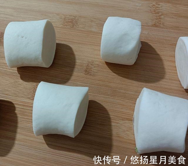 肉馅|大肉包子，暄软鲜香，一口气吃了三个！