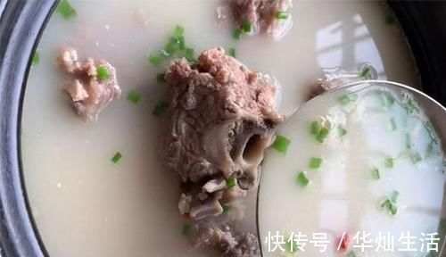 羊肉|天冷进补，不吃排骨也要多吃它，加一物熬一熬，汤白肉鲜，真滋补